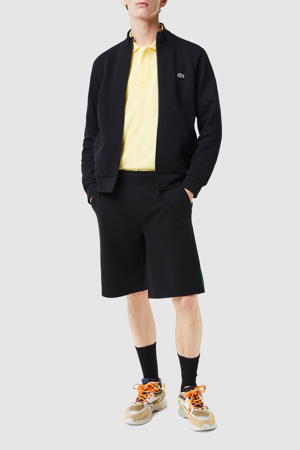 תמונת כל הלוק של סווטשירט עם רוכסן